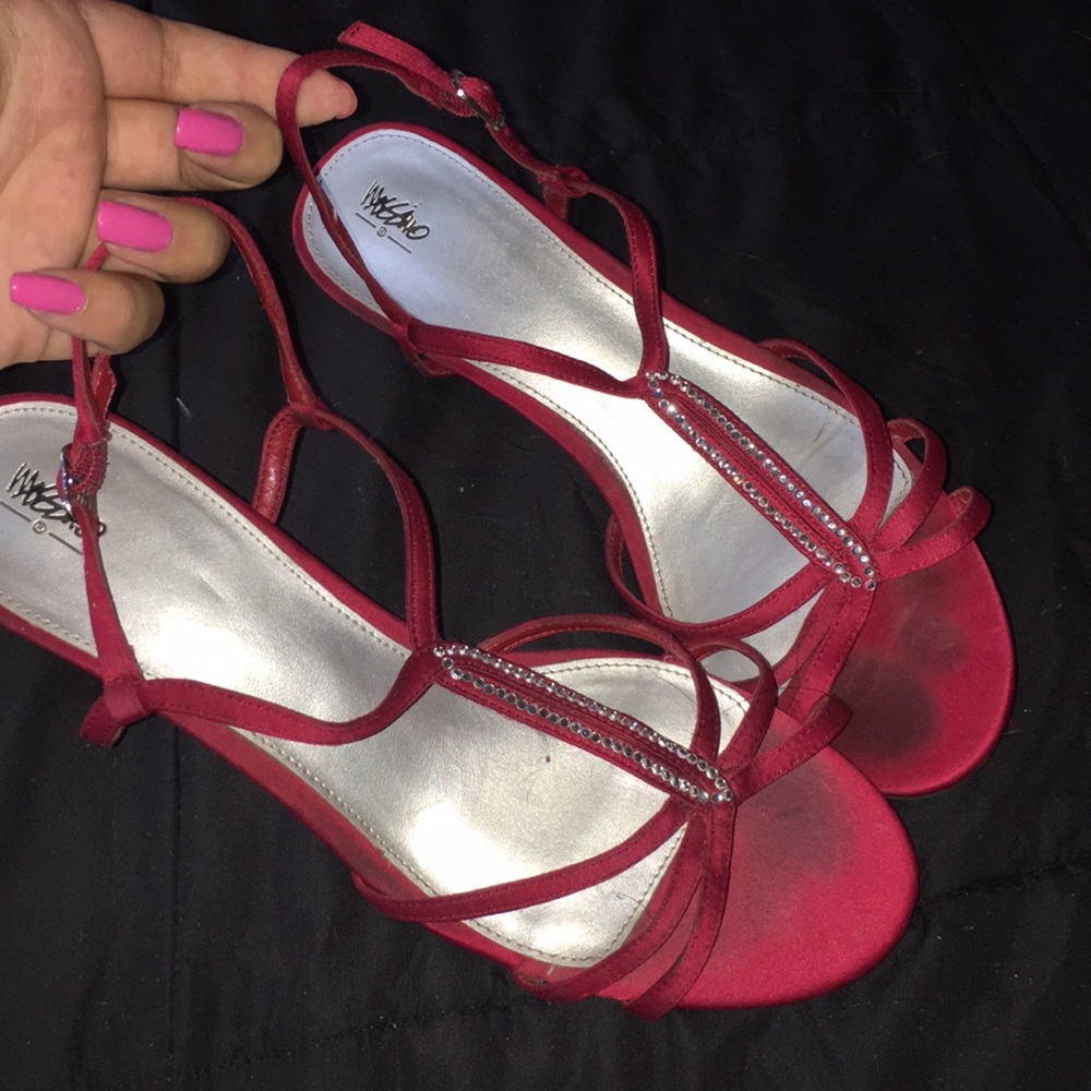 RED LOW HEELS 👠